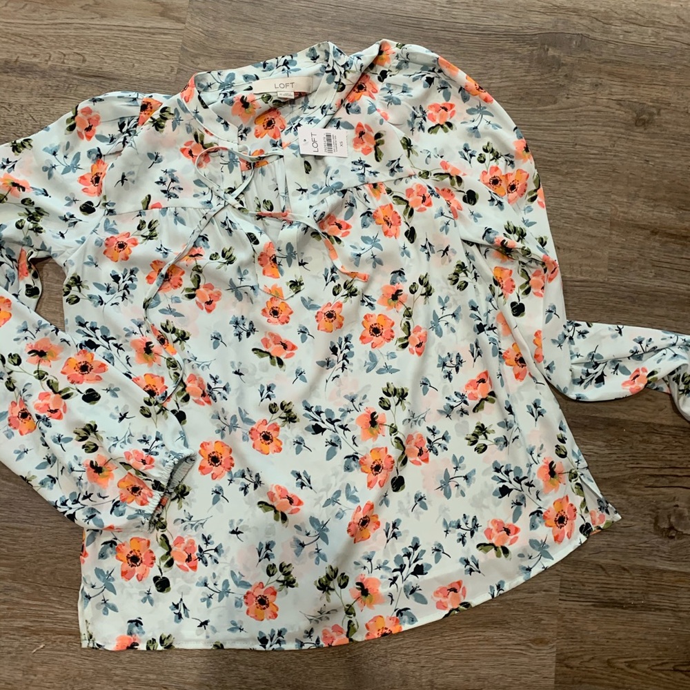 XS Loft flutter sleeve blouse